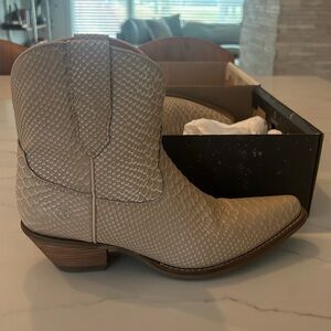 Women’s Dingo cowboy boots Size 9.5